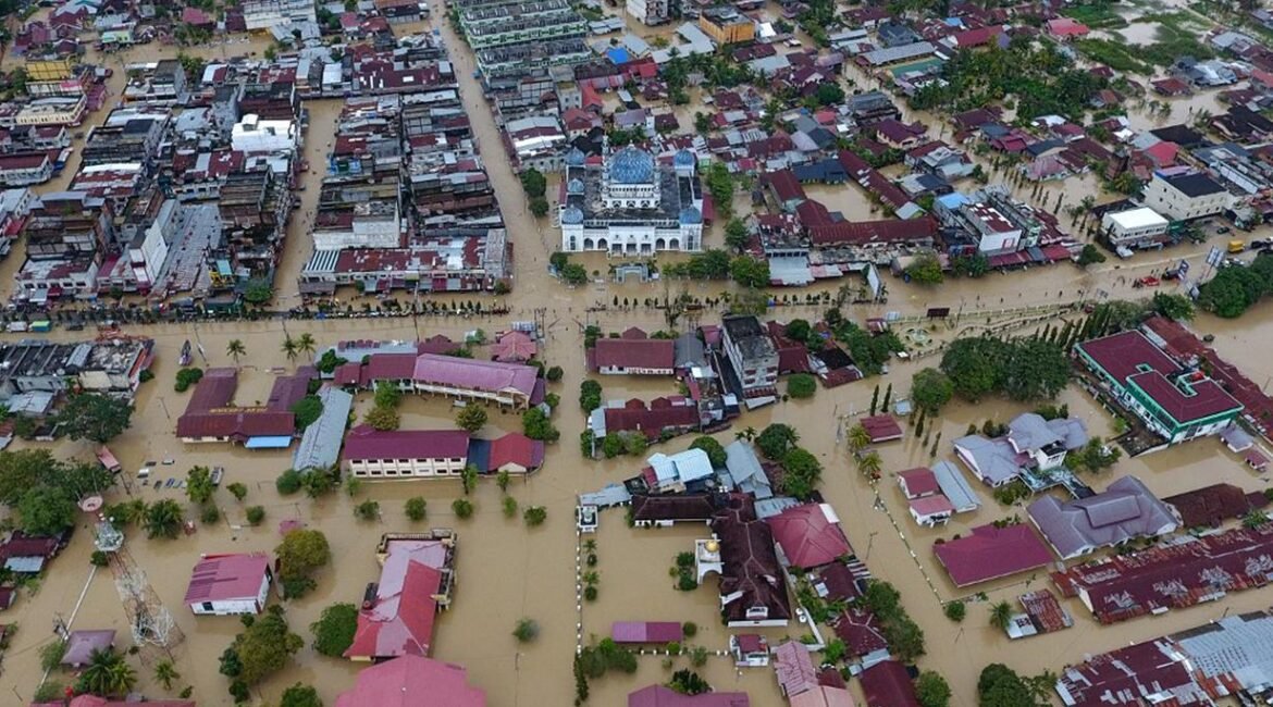 084784300_1641274037-20220104-Banjir-Aceh-2