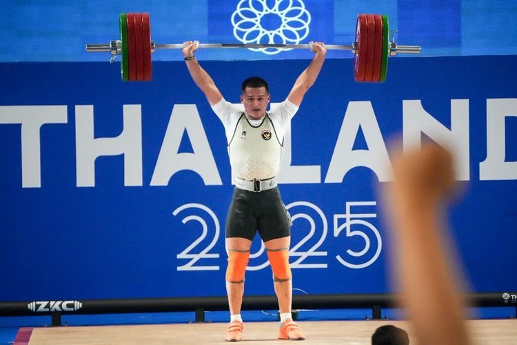 Lifter Kebanggaan Indonesia! Profil Rizki Juniansyah: Pemecah Rekor Dunia yang Kini Resmi Naik Pangkat Jadi PNS