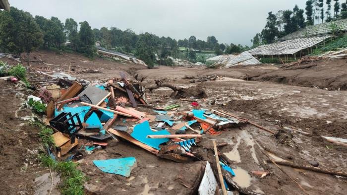 Tragedi Longsor Pasirlangu: 17 Warga Tewas, Upaya SAR Tengah Diperluas