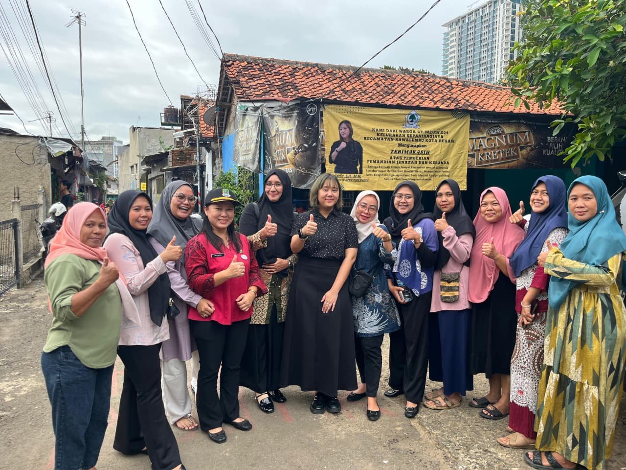 Aksi Nyata Tangani Stunting, Adelia Sidik Kunjungi Balita di Sepanjang Jaya: “Jangan Skip Berobat, Kita Bantu Semampunya”