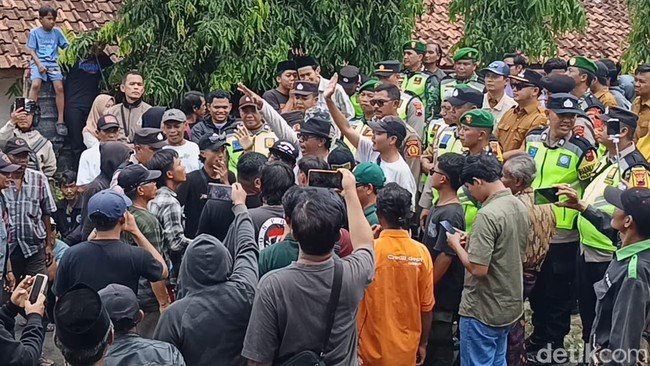 Tak Kuat Didemo Warga! Kades di Brebes Akhirnya Mengundurkan Diri, Diduga Selewengkan Dana Pajak