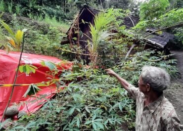 Kulon Progo Geger! Sinkhole Berdiameter 5 Meter Muncul Tiba-tiba di Pekarangan Warga, Ini Kronologinya