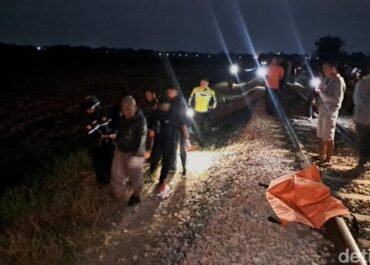 Niat Ziarah Berujung Duka: Tiga Anggota Keluarga Tewas Usai Mobil Dihantam Kereta di Grobogan