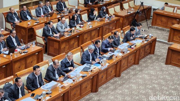 Nyanyian Sang Ipar: Transaksi Miliaran “Sultan Kemnaker” Terbongkar, Harta Tersembunyi Mulai Terkuak!