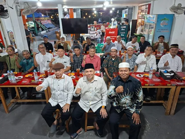 Politik “Gelas Plastik”! Bukber di Warkop Oyot Jadi Ajang Warga Titip Aspirasi ke Calon Pemimpin Bekasi