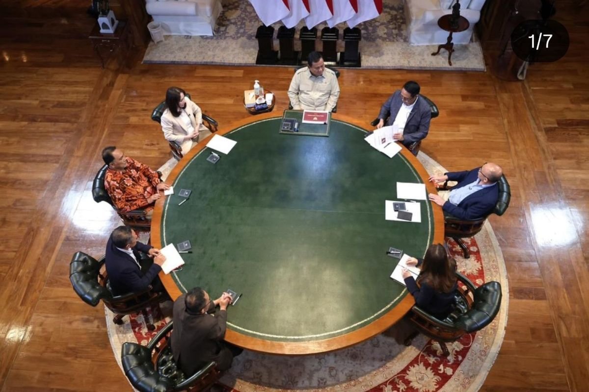 Prabowo “Begadang” Bareng Pakar hingga Dini Hari: Bahas Blokade Hormuz, Swasembada Beras, hingga Skandal MBG