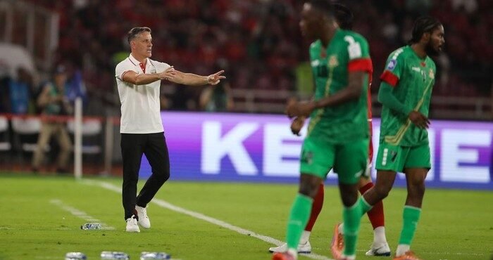 Eksentrik di Tepi Lapangan: Gaya Nyentrik John Herdman Kawal Timnas Garuda Jadi Sorotan Dunia!