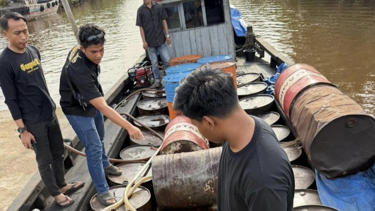 Bikin Rugi Rakyat! Polisi Bongkar Perdagangan Ilegal Solar Subsidi di Riau, 10 Ribu Liter Bukti Diamankan