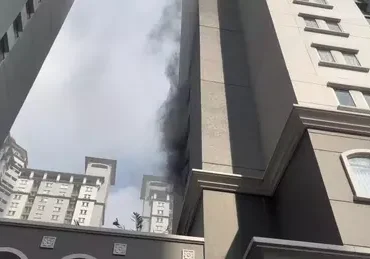 Kepanikan di Ketinggian! Apartemen di Tanjung Duren Jakbar Kebakaran, Penghuni Dievakuasi Darurat