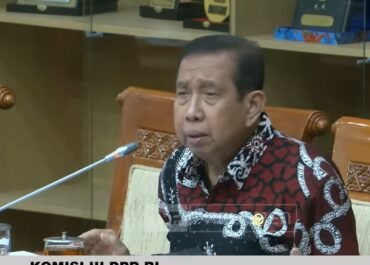 Rapat Panas di Senayan! Jenderal Polri 'Disemprot' DPR Gara-gara Isu Gaji Guru Rp100 Ribu per Jam