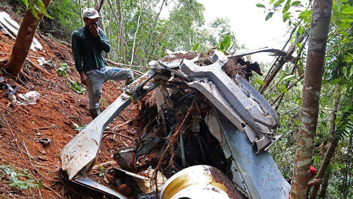 helikopter-pk-cfx-jatuh-di-kalbar-seluruh-penumpang-tewas-1776426552930_169