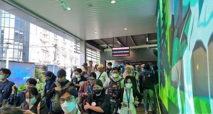 Realita Hari Pertama WFH: Jalanan Tetap Macet, Pekerja Curhat “Semua Tergantung Kerjaannya!”