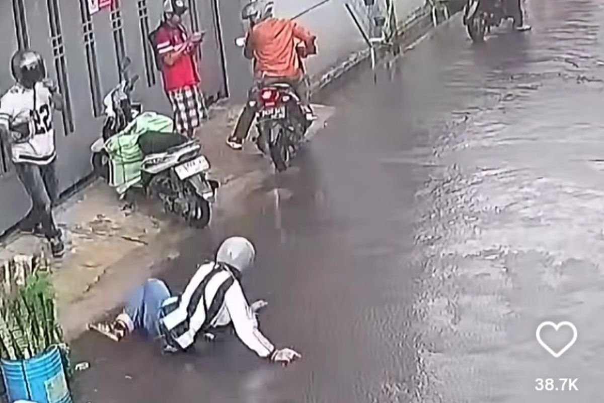 Pahlawan Jalanan Dihajar! Polisi Tangkap Dua Pelaku yang Begal Kurir Paket Saat Berteduh di Bandung