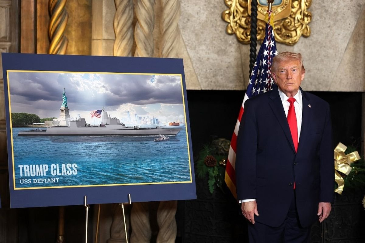 Kontroversi Rencana Kapal Perang Tenaga Nuklir Trump: Menteri AL AS Mendadak Dicopot!