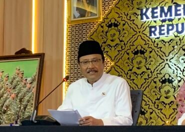 Langkah Tegas! Mensos Bebastugaskan 2 Pejabat Terkait Polemik Pengadaan Sepatu Sekolah Rakyat