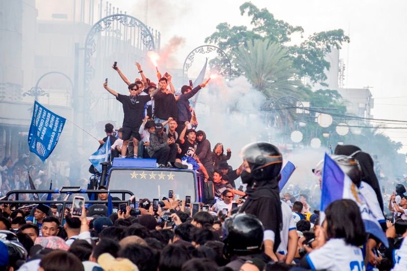 Euforia Berujung Noda! Pawai Juara Persib, Walkot Farhan Ungkap Sampah Botol Miras Capai 1 Pikap