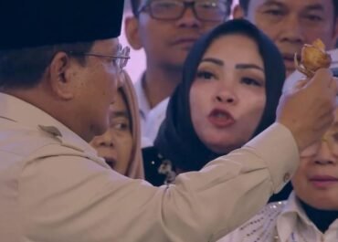 Momen Kocak Uji Mutu! Prabowo Ikut Makan MBG: Nasinya Enak, Saya Curiga Dapur Dapat Info Presiden Mau Datang