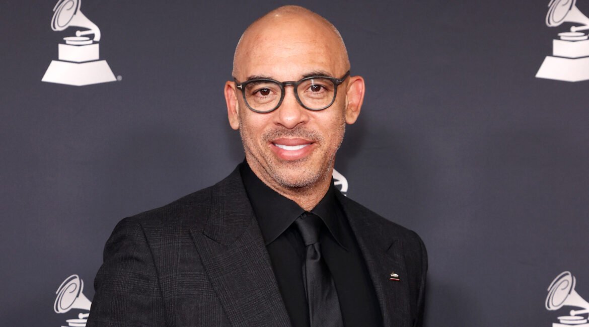 1637823366_harvey-mason-jr-latin-grammy-2021-billboard-1548