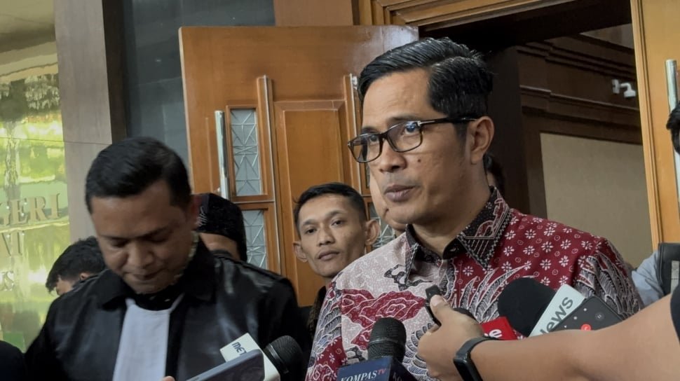 42337-advokat-febri-diansyah