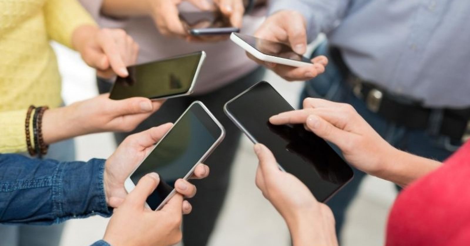 Profil Tiga Pemohon Uji Materi Kuota Internet Hangus, dari Driver Ojol hingga Pedagang Daring