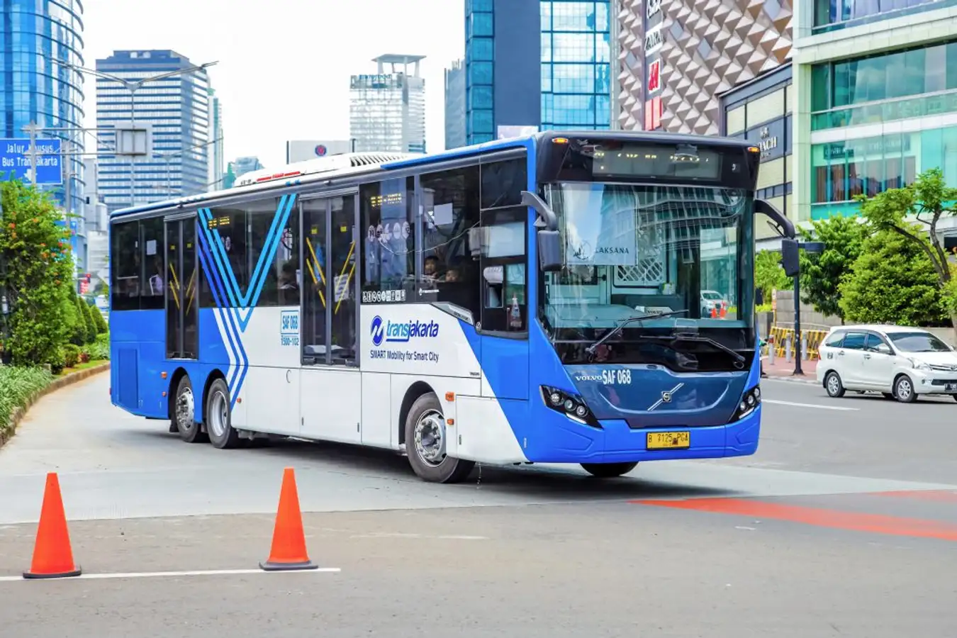 Transjakarta Gandeng KINTO Hadirkan Layanan Mobilitas Terpadu untuk Permudah Perjalanan Warga