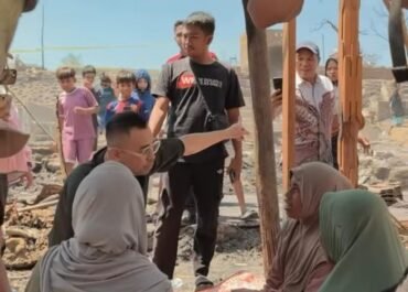 Raffi Ahmad Datangi Kampung Adat Sade, Salurkan Bantuan Rp1 Miliar untuk Korban Kebakaran