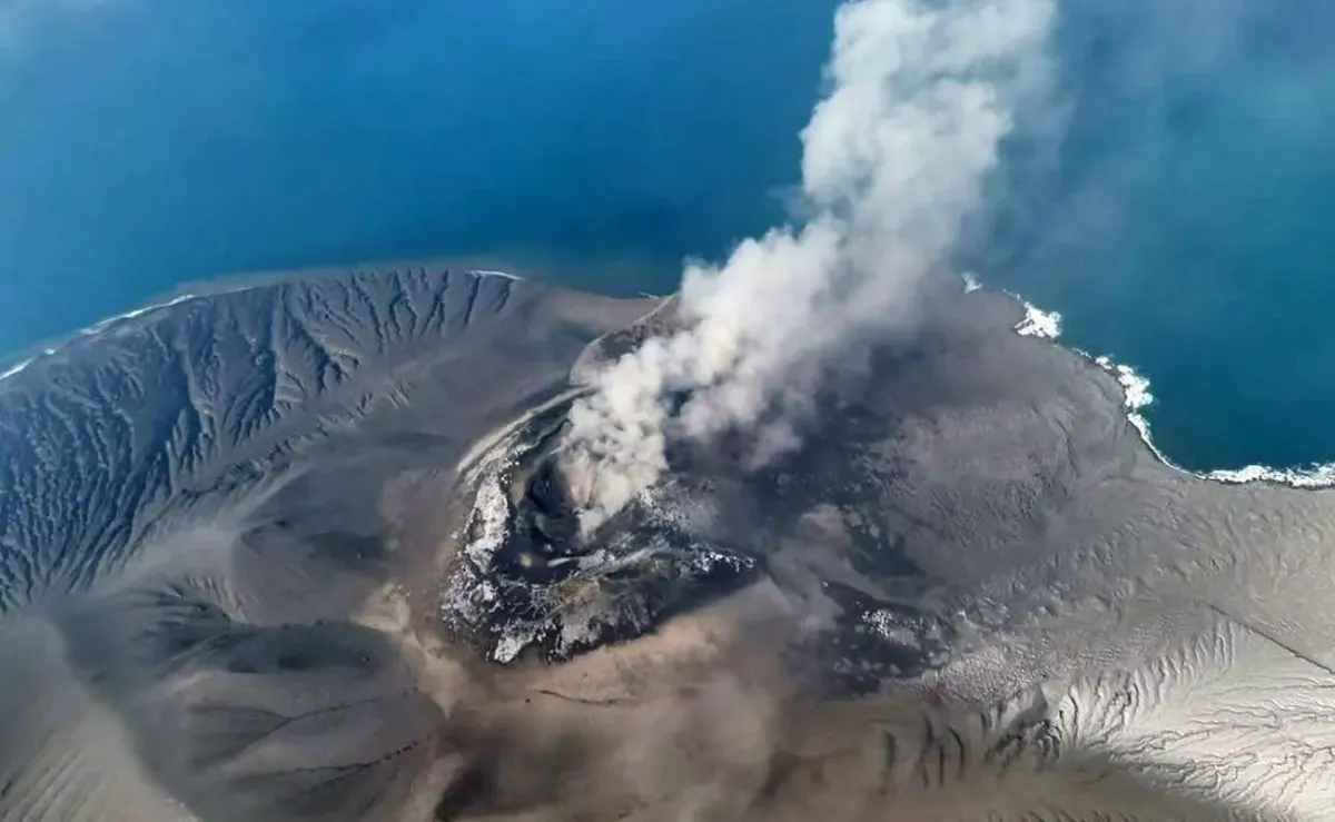 Anak Krakatau Erupsi Tiga Kali Sejak Dini Hari hingga Pagi