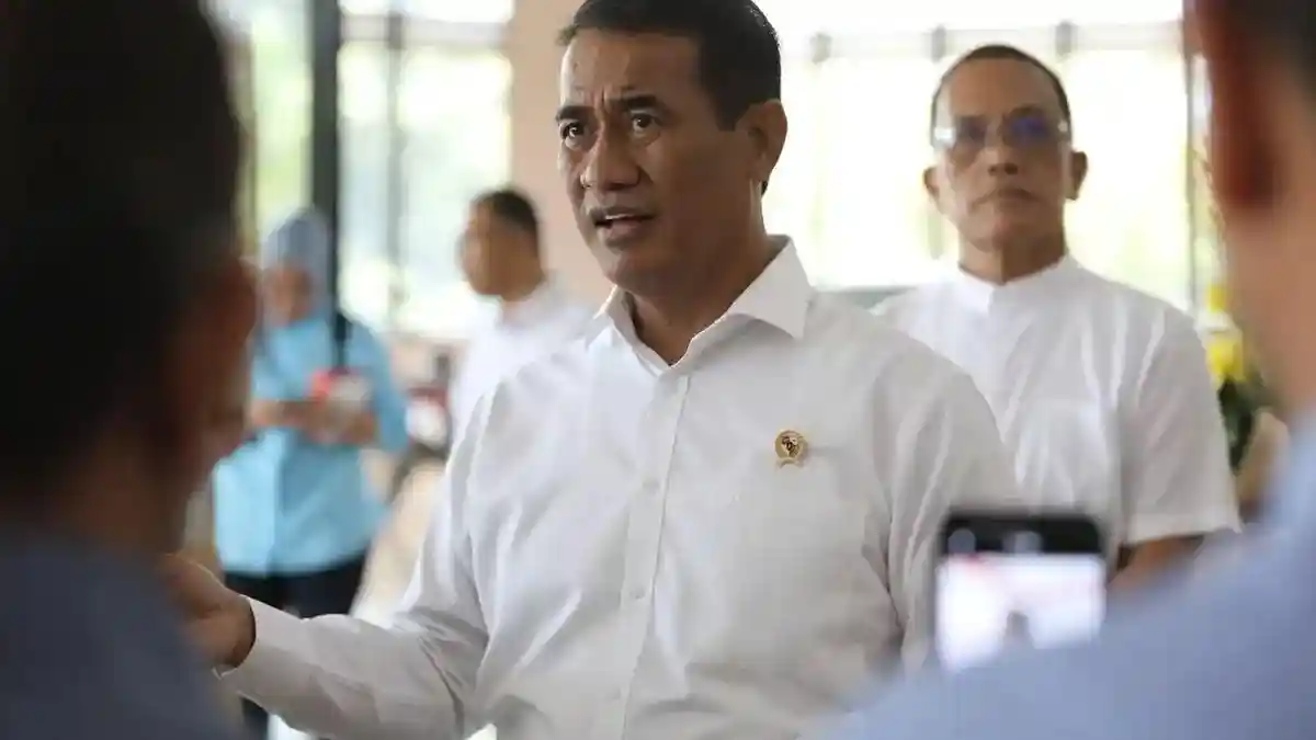 Mentan Amran Copot 8 Pejabat Bulog dan Bapanas Usai Dugaan Oplos Beras Subsidi