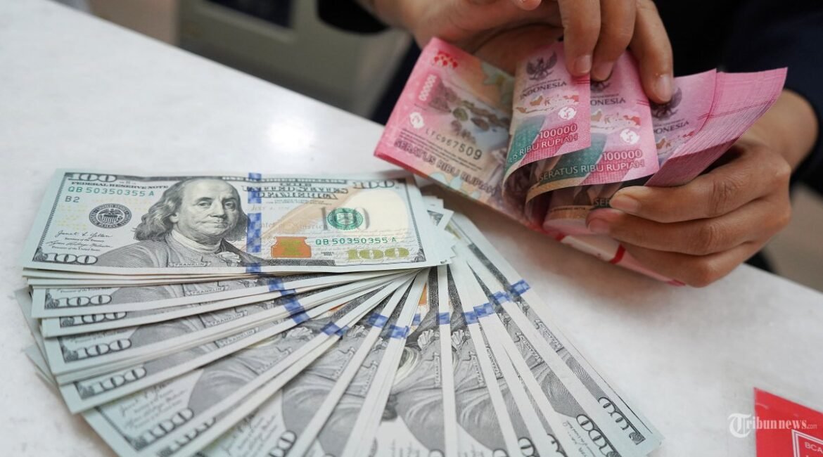 Nilai-Tukar-Rupiah-Melemah-Terhadap-Dolar-AS_20250408_171517