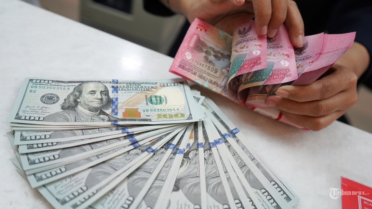 Dolar AS Nyaris Rp 18.000, Rupiah Tertekan pada Perdagangan Oktober 2026