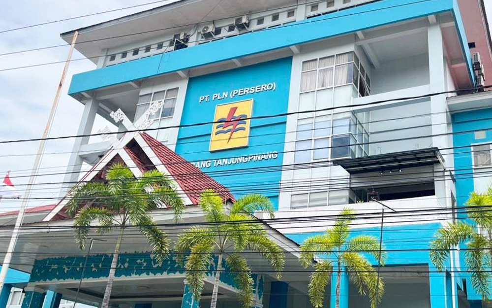 Warga Tanjungpinang Geruduk Kantor PLN, Tuntut Kejelasan Pemadaman Listrik