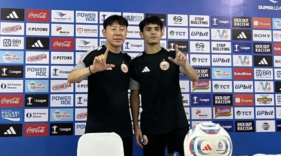 shin-tae-yong-dan-victor-dethan-dalam-sesi-konferensi-pers-usai-pertandingan-persija-vs-arema-di-stadion-patriot-candrabhaga-andika-rachmansyahjawaposcom-QJyjX